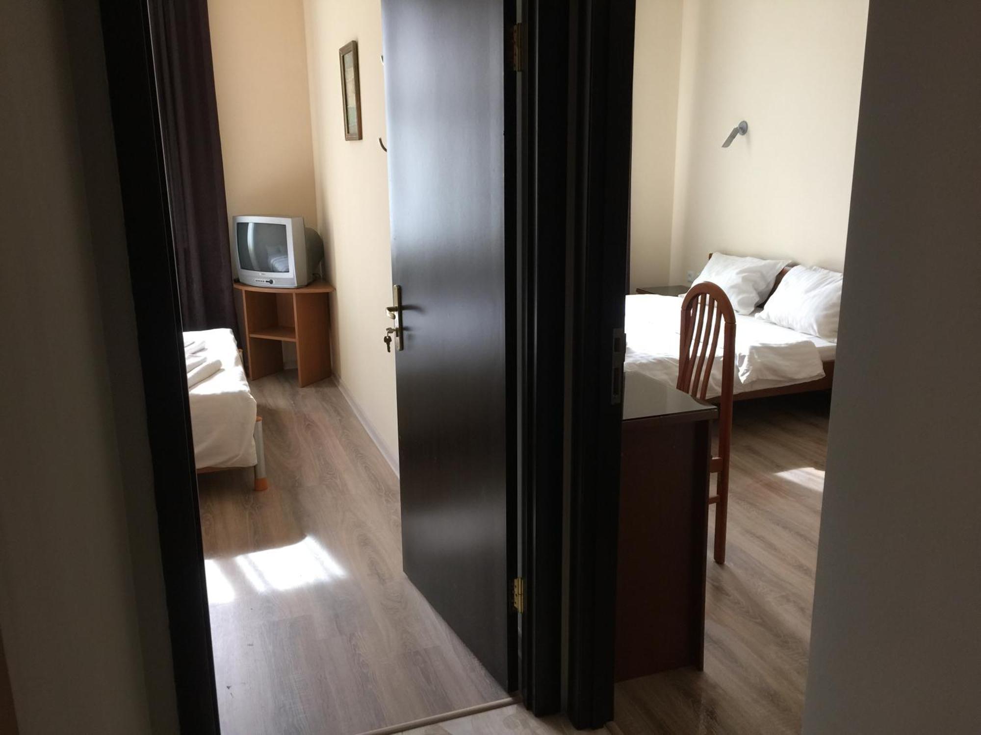 Eney Budget Three-Room Apartment Lvov Exteriér fotografie